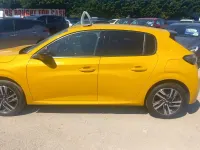 Used Peugeot 208 Allure Premium 75 HP (55 kW) 2022 Yellow Hatchback