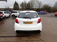 Used Toyota Yaris 99 HP (72 kW) 2014 White Hatchback