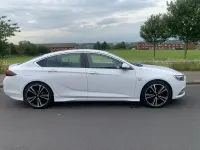 Used Vauxhall Insignia SRi 170 HP (125 kW) 2018 White Hatchback