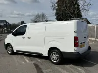 Używany Vauxhall Vivaro S 100 KM (73 kW) 2021 Biały Minivan