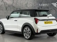Usado Mini Cooper Hatch 154 HP (113 kW) 2024 Branco Citadino