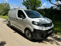 Gebraucht Vauxhall Vivaro 120 PS (88 kW) 2022 Weiß Van / Kleinbus
