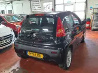 Used Peugeot 107 68 HP (50 kW) 2011 Black Hatchback