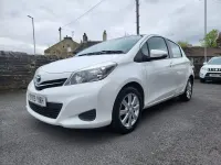 Begagnad Toyota Yaris 101 HK (74 kW) 2013 Vit Halvkombi