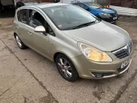 Used Vauxhall Corsa Design Edition 89 HP (65 kW) 2009 Gold Hatchback