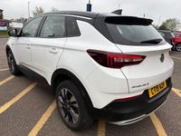 Used Vauxhall Grandland X Sport 130 HP (95 kW) 2019 White SUV