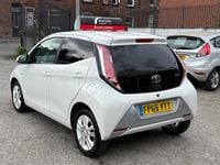 Used Toyota Aygo X-pure 69 HP (50 kW) 2015 White Hatchback