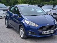 Usado Ford Fiesta Zetec 82 CV (60 kW) 2014 Azul Utilitario