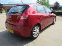 Begagnad Hyundai i30 Comfort 2012 Röd Halvkombi