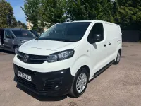 Begagnad Vauxhall Vivaro 100 HK (73 kW) 2020 Vit Minibuss