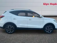 Używany MG ZS Exclusive 111 KM (81 kW) 2023 Biały Hatchback