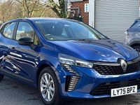 New Renault Clio V Evolution 143 HP (105 kW) 2025 Special metallic  iron blue  Hatchback