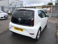 Begagnad VW up! Beats 2016 Vit Halvkombi