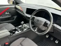 Begagnad Vauxhall Astra GS Line 130 HK (95 kW) 2022 Gul Halvkombi