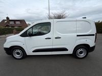 Second-hand Vauxhall Combo Edition 100 CP (73 kW) 2019 Alb Monovolum