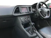 Begagnad Seat Leon FR 150 HK (110 kW) 2013 Röd Halvkombi