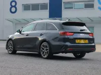 Usado Kia Ceed 2022 Gris Utilitario