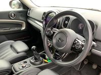 Begagnad Mini Cooper Comfort 136 HK (100 kW) 2021 Röd Halvkombi
