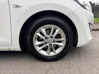 Used Hyundai i30 Active 100 HP (73 kW) 2015 White Hatchback