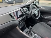 Used VW Polo SE 65 HP (47 kW) 2018 Pure white  Hatchback