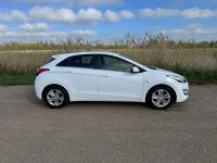 Used Hyundai i30 SE 120 HP (88 kW) 2015 White Hatchback