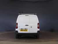 Second-hand Vauxhall Combo Edition 100 CP (73 kW) 2021 Alb Monovolum