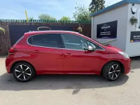 Used Peugeot 208 Allure Premium 80 HP (58 kW) 2018 Red Hatchback