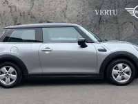 Usado Mini Cooper Classic 136 HP (100 kW) 2024 Prateado Citadino