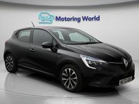 Used Renault Clio V Iconic 90 HP (66 kW) 2022 Black Hatchback