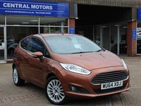 Używany Ford Fiesta Titanium 100 KM (73 kW) 2014 Żółty Hatchback