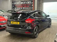 Usado Ford Focus Zetec 125 HP (91 kW) 2017 Preto Citadino