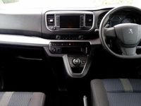 Używany Peugeot Traveller Active 145 KM (106 kW) 2023 Szary Minivan
