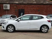 Used Renault Clio Play 100 HP (73 kW) 2019 White Hatchback