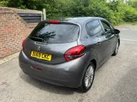 Used Peugeot 208 Signature Sky 82 HP (60 kW) 2019 Grey Hatchback