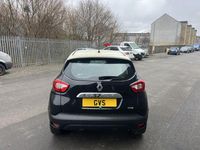 Usado Renault Captur Dynamique 90 HP (66 kW) 2017 Preto SUV