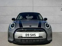 Usado Mini Cooper Classic 134 HP (98 kW) 2023 Prateado Citadino
