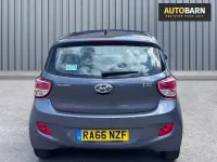 Gebraucht Hyundai i10 Premium 87 PS (63 kW) 2016 Grau Kleinwagen