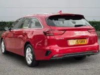 Usado Kia Ceed 138 HP (101 kW) 2025 Vermelho Citadino