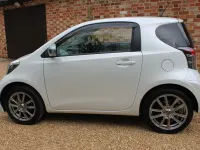 Used Toyota iQ 2015 Pearl white Hatchback