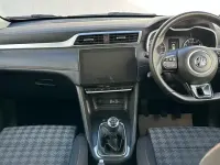 Usado MG ZS Excite 106 HP (77 kW) 2024 Prateado SUV