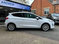 Używany Ford Fiesta Titanium 125 KM (91 kW) 2018 Biały Hatchback
