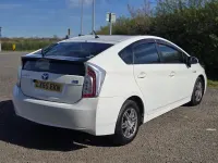 Used Toyota Prius 2015 White Hatchback