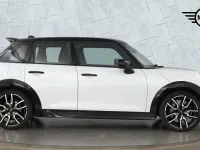 Used Mini Cooper Hatch 113 kW (154 HP) 2026 White Hatchback