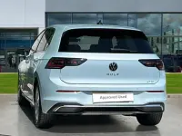 Second-hand VW Golf VIII Style 150 CP (110 kW) 2024 Albastru
