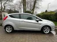 Begagnad Ford Fiesta Zetec 2012 Silver Halvkombi