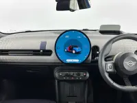 Usado Mini Cooper Hatch 113 kW (154 CV) 2025 Azul Utilitario
