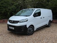 Second-hand Vauxhall Vivaro 100 CP (73 kW) 2022 Alb Monovolum