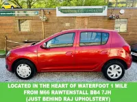 Usado Dacia Sandero Lauréate 75 CV (55 kW) 2013 Rojo Utilitario