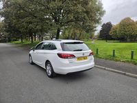 Used Vauxhall Astra 2017 White Estate