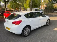 Used Vauxhall Astra Excite 2012 White Hatchback